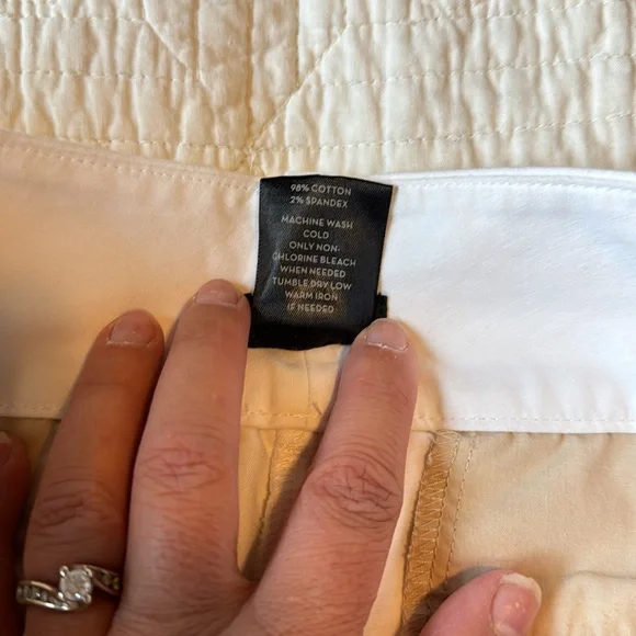 Ann Taylor signature white shorts - Picture 5 of 5